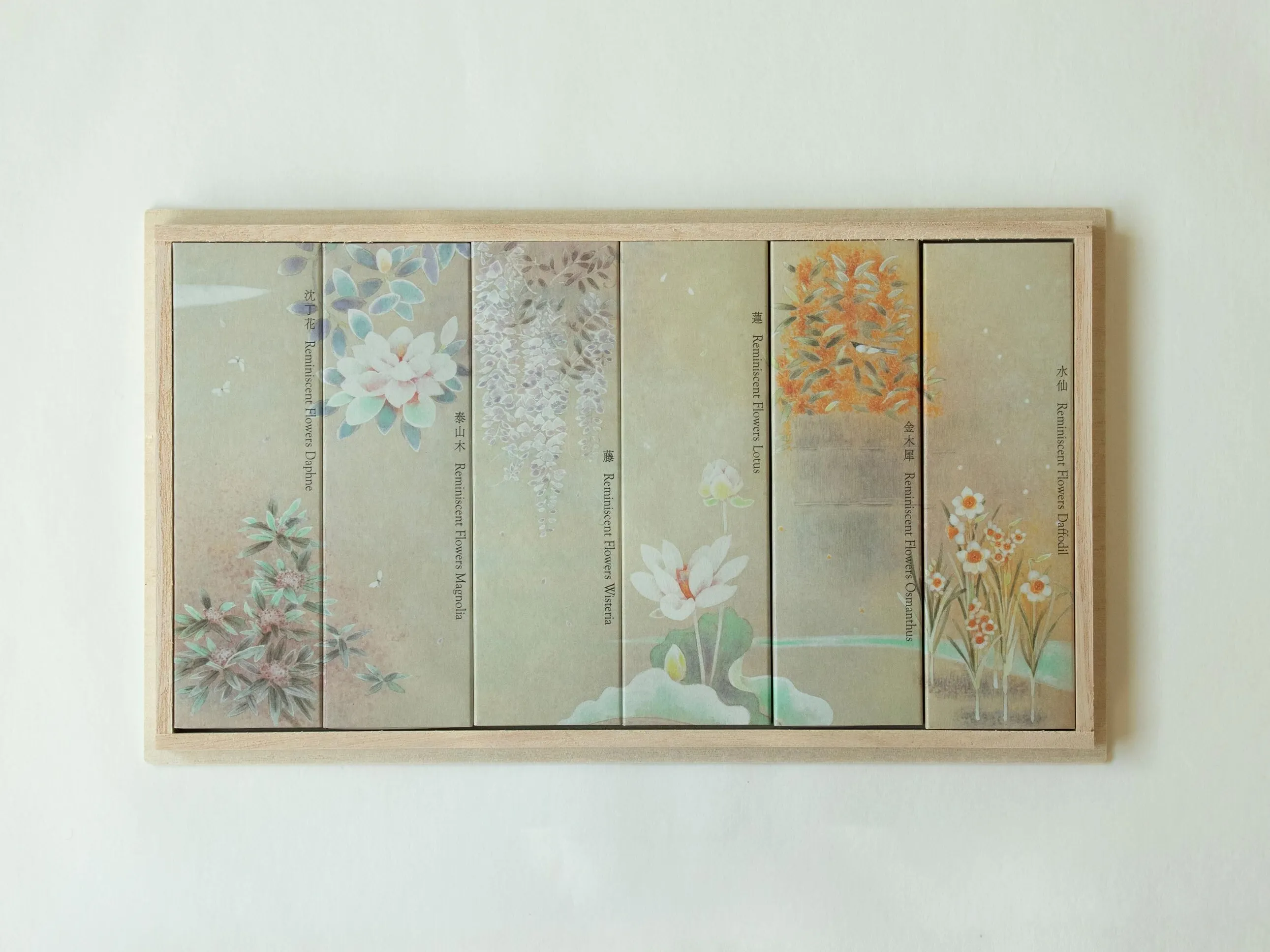 セーラーMIHO2点♡ロマプリブルーフラワーリース＆妖精のクレセントリース Reminiscent Flowers(レミ二セント フラワー) - 仕入れ・卸売りなら