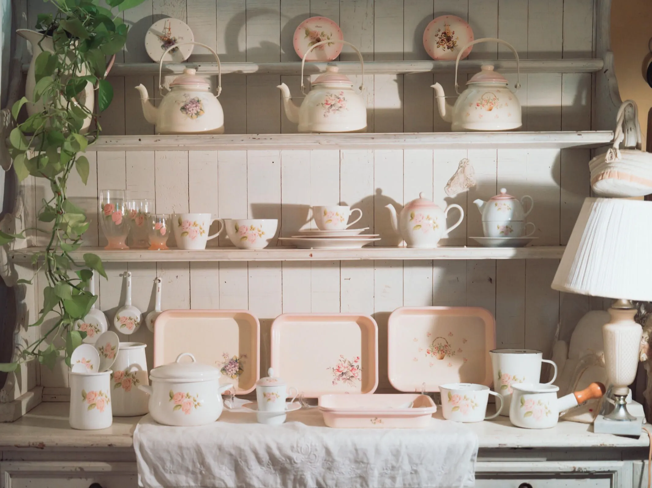 imane(イマン) - 仕入れ、卸ならグッズ