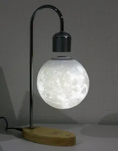 宙に浮く！模様も明かりもリアルな月のワイヤレス充電付きナイト