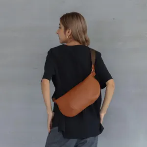 斜め掛け ボディバッグ メンズ 本革 レザー 大容量 軽量 立体設計  