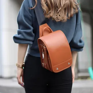 ランドセル型スリングバッグver1.1 ブラウン - 仕入れ、卸ならグッズ