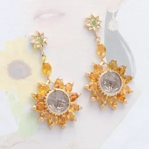 K18 8mm ピアス 花パーツ付き シトリン