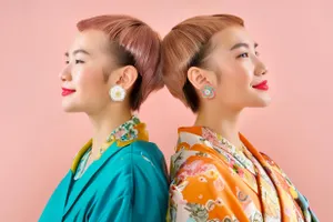 梅結びの耳飾り -White×Vivid color- 金具-ピアス - 仕入れ、卸
