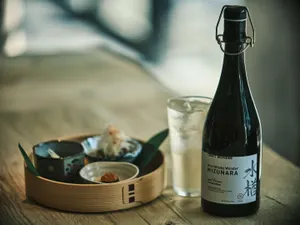 5樽のミズナラ樽から生まれた至高のライスウイスキー/Rice Whisky