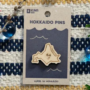 HOKKAIDO PINS】北海道の木製ピンバッジ 北海道さん 木製ピンバッジ